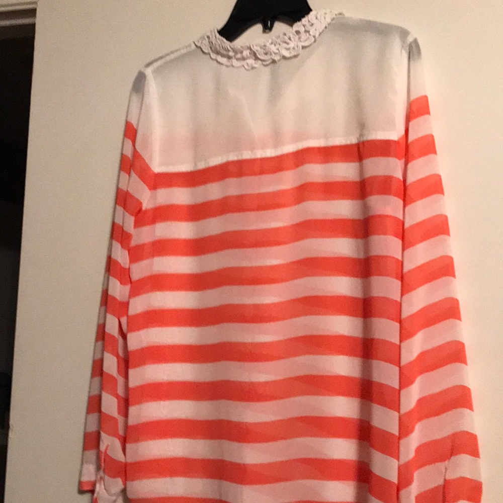 Pretty button up blouse - Picture 4 of 4